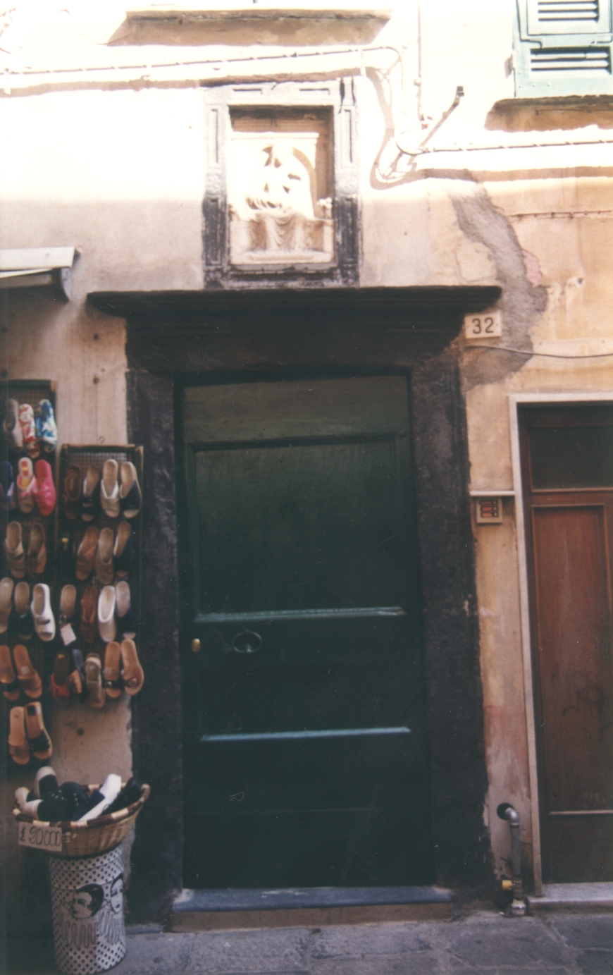 Portale in Via Roma (portale) - Lavagna (GE) 