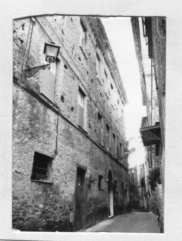 Palazzo Boeri (palazzo, nobiliare) - Badalucco (IM)  (XVII)