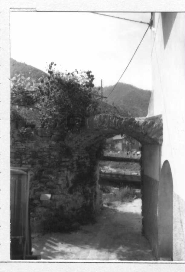 Porta del Beo (porta, civica) - Badalucco (IM)  (XVI)