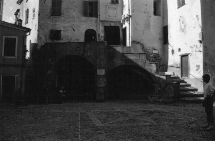 Porticato di piazza XX Settembre (porticato, pubblico) - Castel Vittorio (IM)  (XIII)