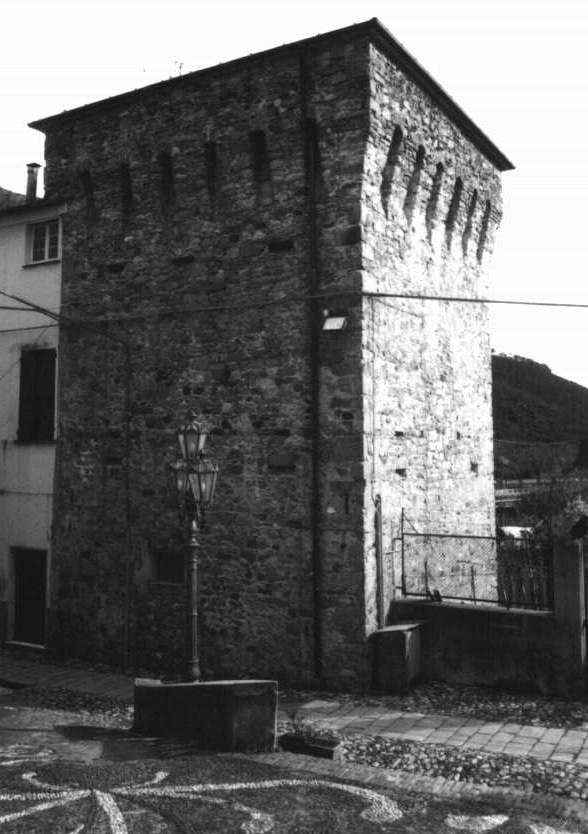 Torre quadrata presso la parrocchiale (torre, difensiva) - Deiva Marina (SP)  (XVI, Prima metà)