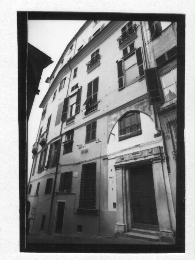 casa in Piazza S. Marcellino 4 (casa, ad appartamenti) - Genova (GE)  (XV)
