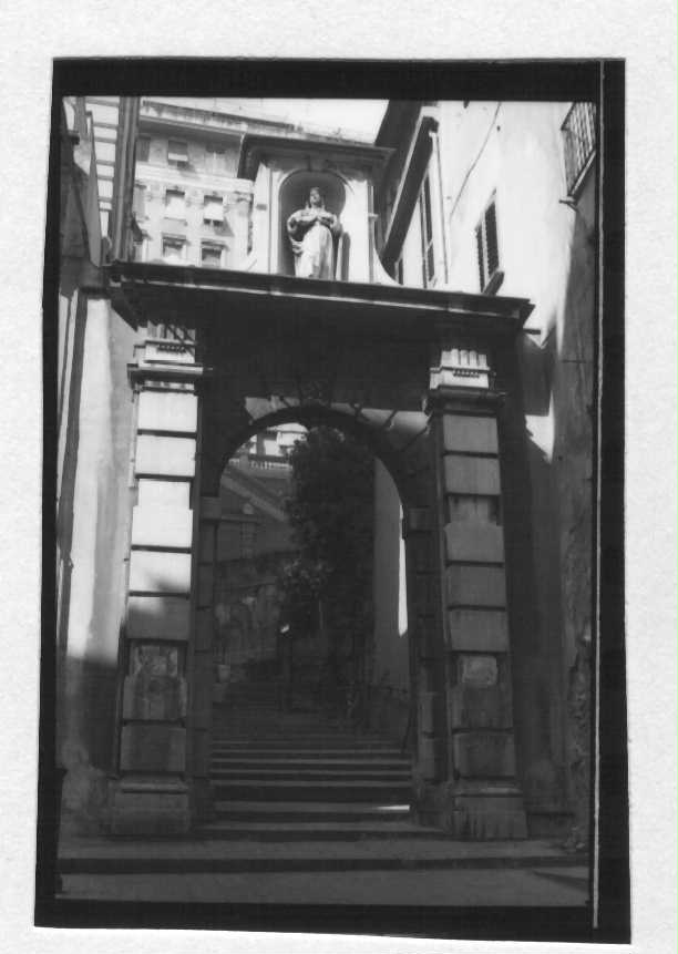 Archivolto dell'ex Chiesa di S.Brigida (arco, d'accesso) - Genova (GE)  (XVII)