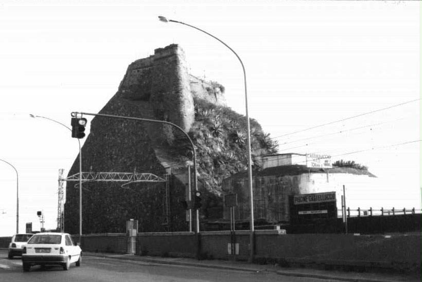 Fortilizio Castelluccio (fortilizio, costiero) - Genova (GE)  (XIV)