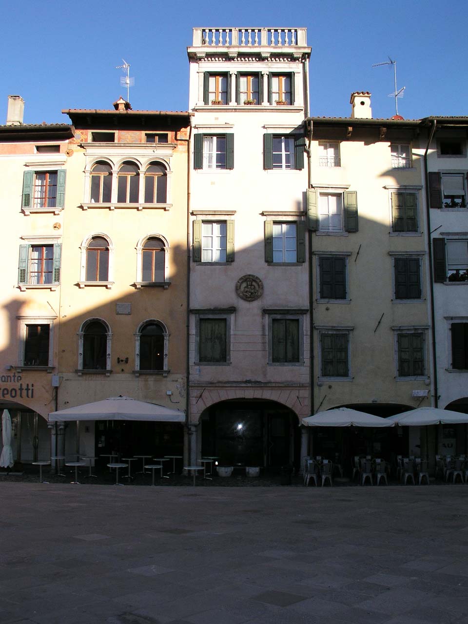 Casa Antonio Baxiù (casa, in linea) - Udine (UD) 