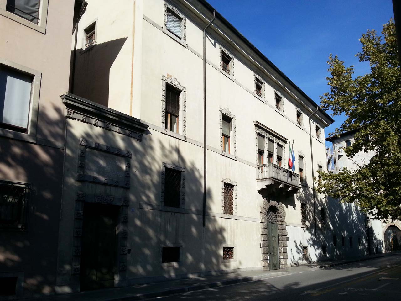 Palazzo Sbruglio, Caimo, Clabassi e sue pertinenze (palazzo, statale) - Udine (UD) 