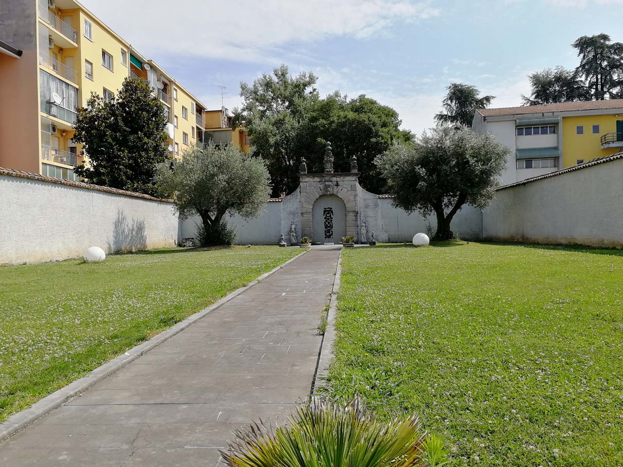 Cortile e giardino retrostanti Palazzo Cassini, Camucio (giardino) - Udine (UD)  (XVI)