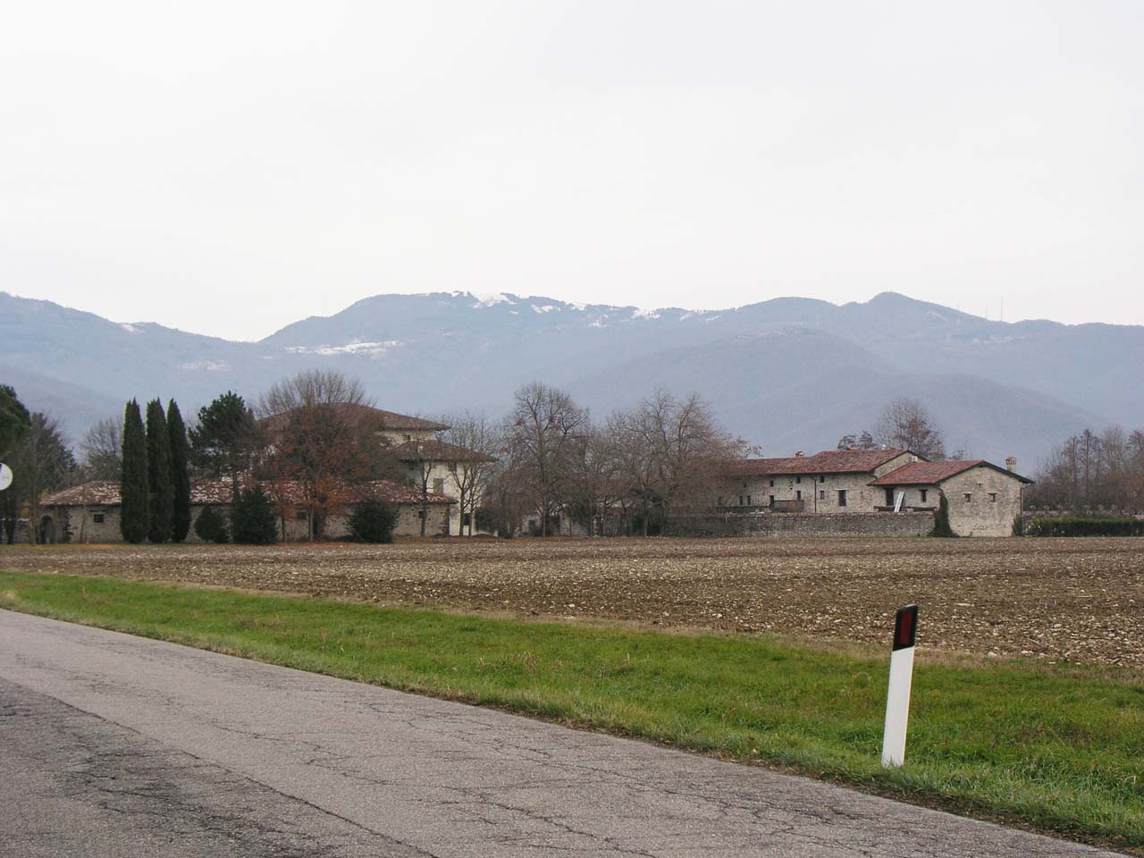 Complesso rurale circostante Villa Mangilli (complesso edilizio) - Povoletto (UD) 