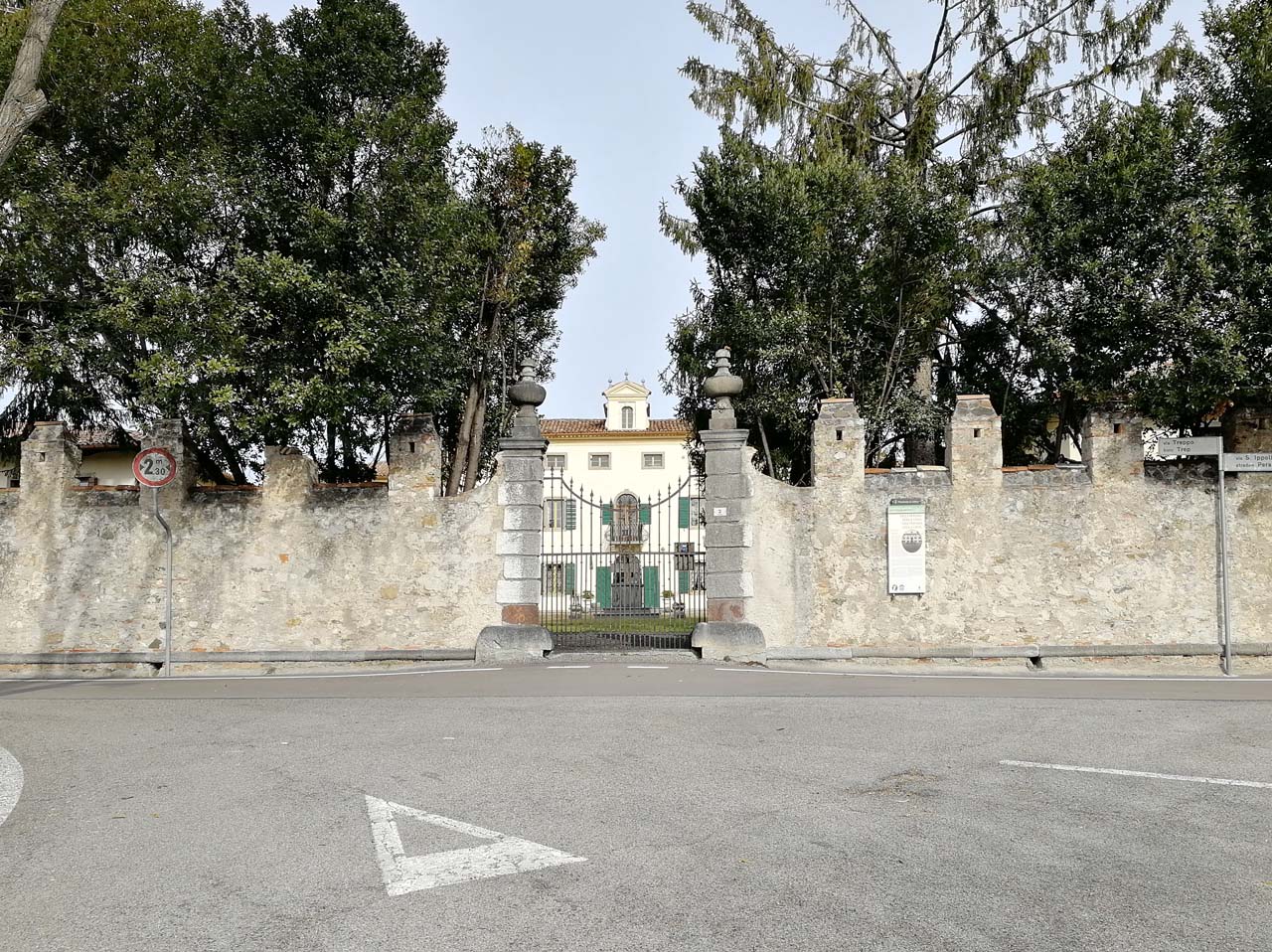 Complesso di Villa Perabò, Della Savia con annessi rustici, oratorio, brolo e giardino (complesso edilizio) - Moruzzo (UD) 