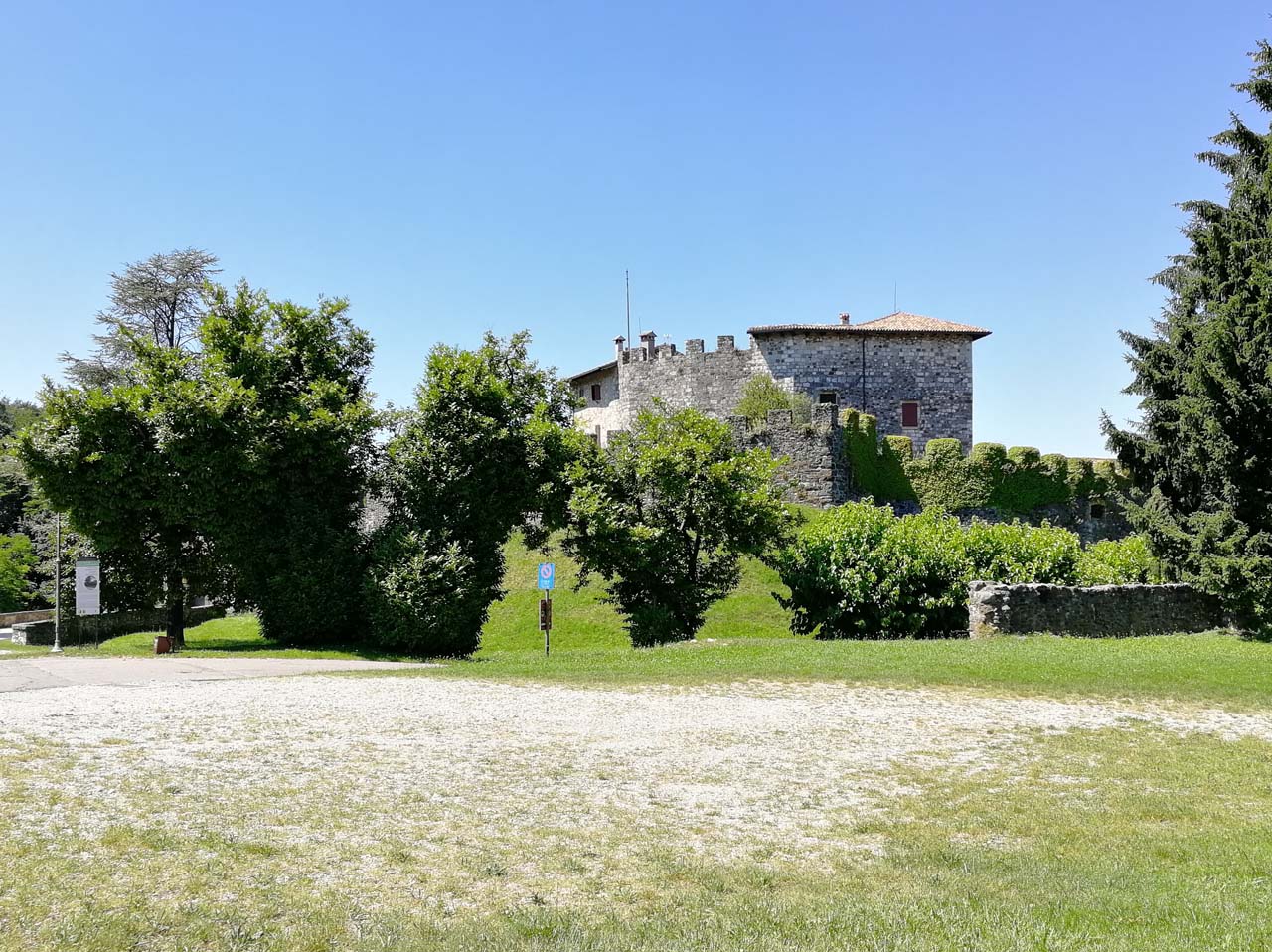 Complesso Castello d'Arcano Superiore, chiesetta di S. Maria della Neve e rustici (complesso edilizio) - Rive D'Arcano (UD) 