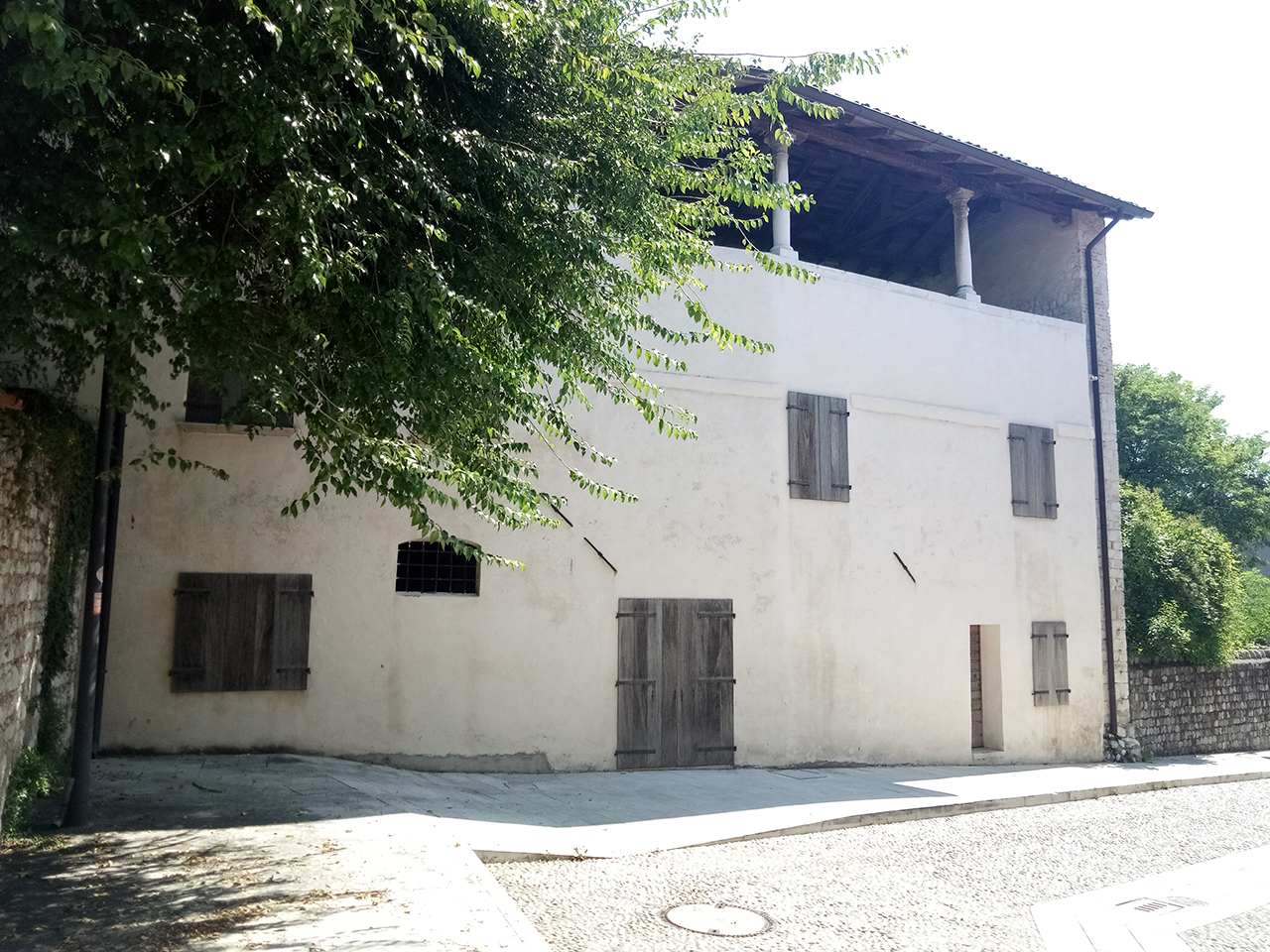 Casa fortificata con resti di cinta muraria e torrione (torre, di controllo) - Porcia (PN) 