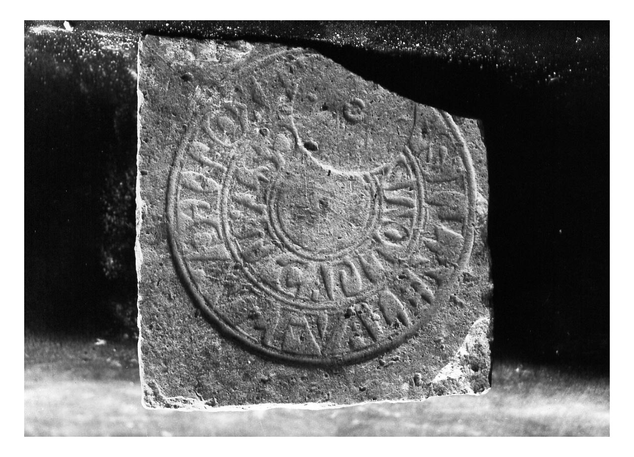 frammento di mattone - produzione imperiale (sec. II d.C)