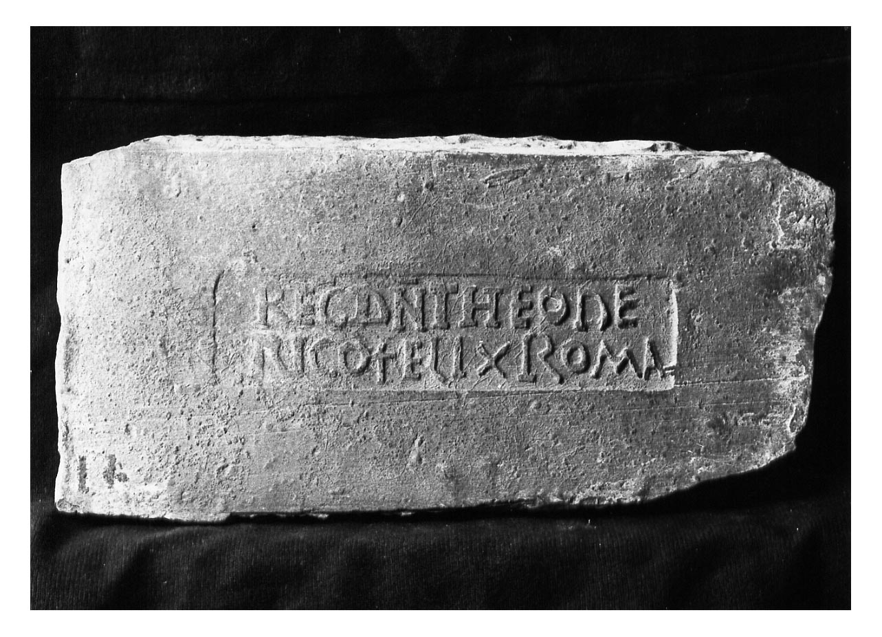 frammento di tegola - produzione tardoantica (inizio sec. VI d.C)