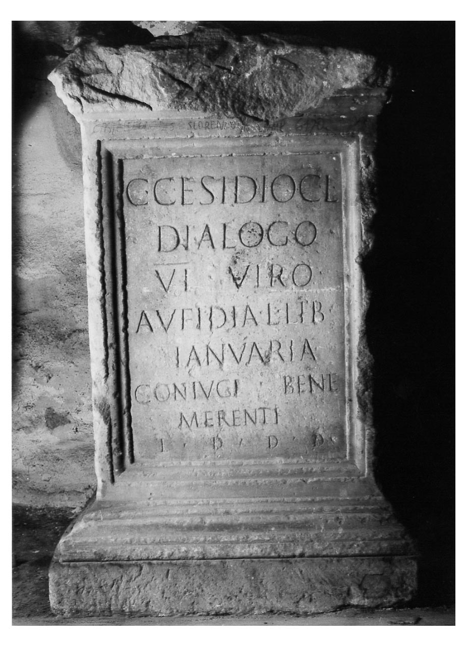 base, Base iscritta - Età romana (sec. I d.C)