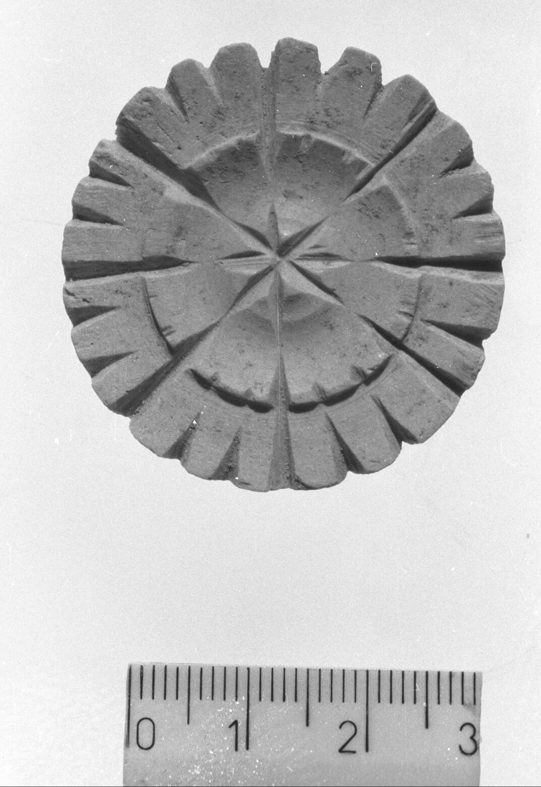 placchetta decorativa a forma floreale (secc. II a.C. - IV d.C)