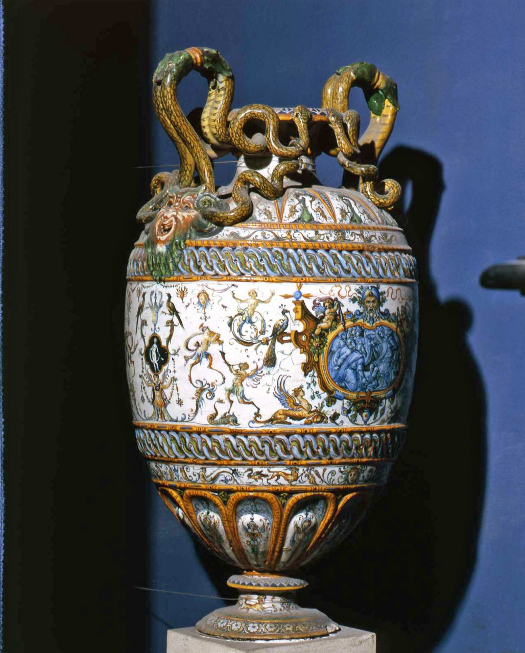 sottomissione di Menapo, vittoria sugli Elvezi (anfora) di Fontana Orazio (bottega), Zuccari Taddeo (sec. XVI)