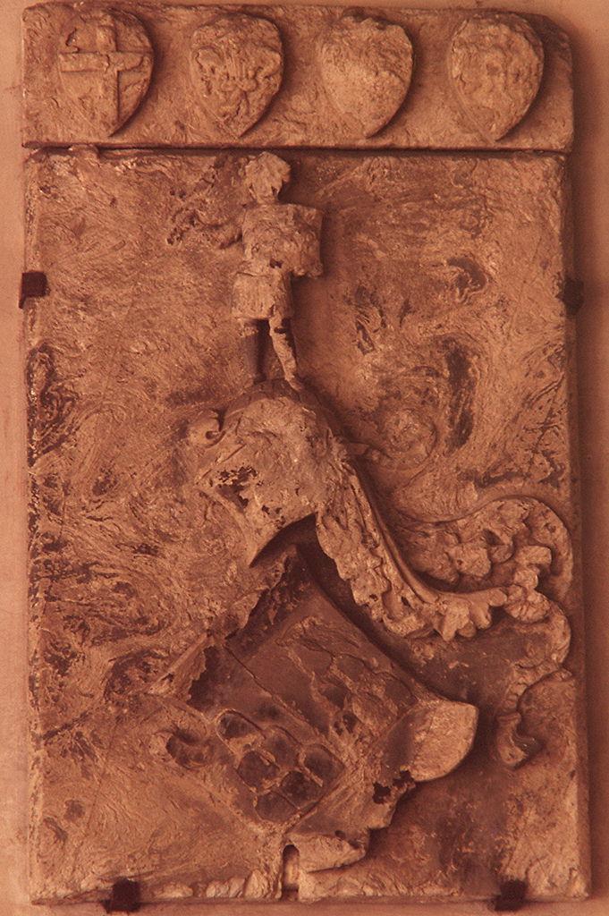 stemma dei podestà Piero e Francesco di Montevecchio (rilievo) di Giovanni d'Ambrogio (maniera) (sec. XV)