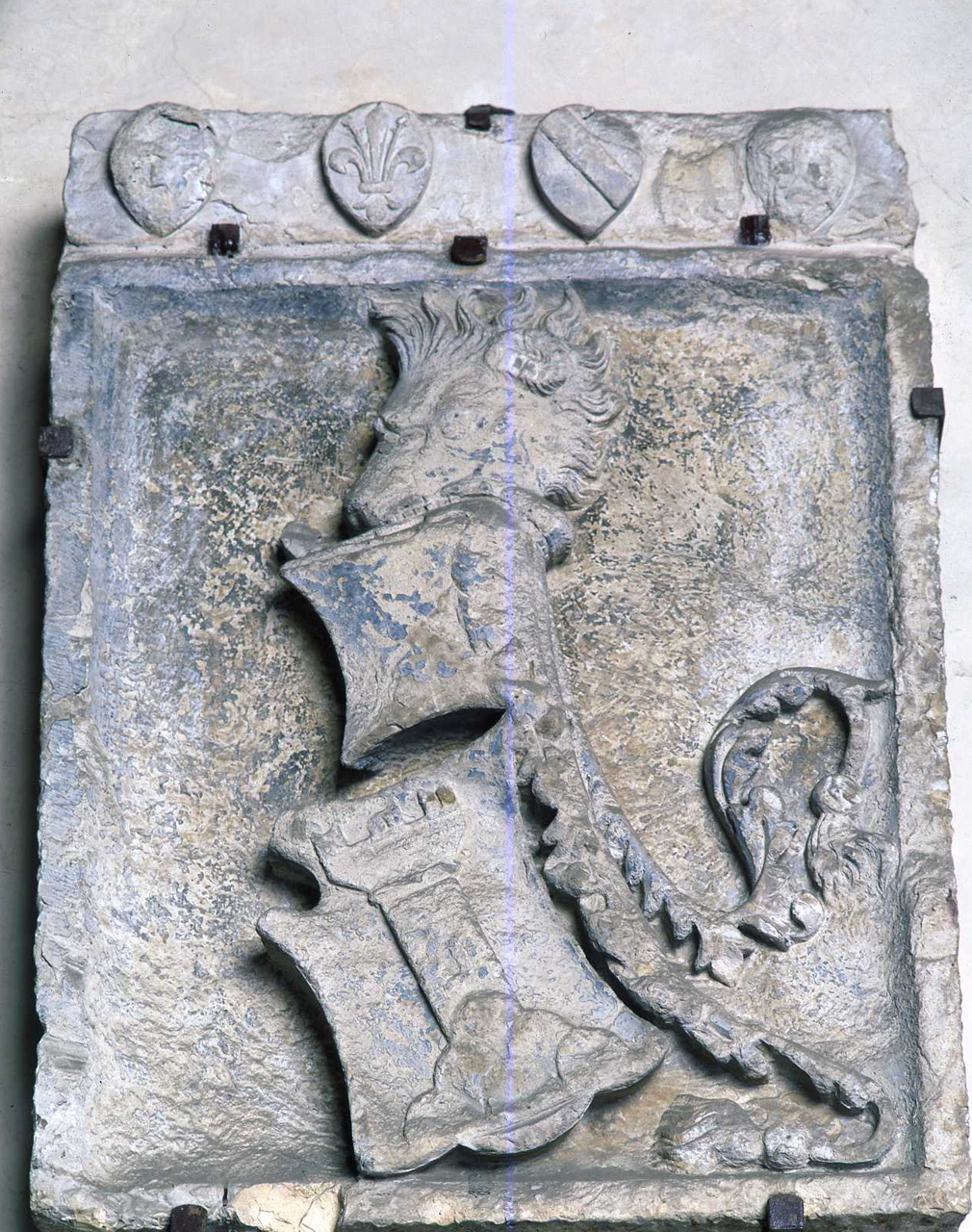 stemma del podestà Onofrio di Simone della Fiastra (rilievo) - bottega toscana (sec. XV)