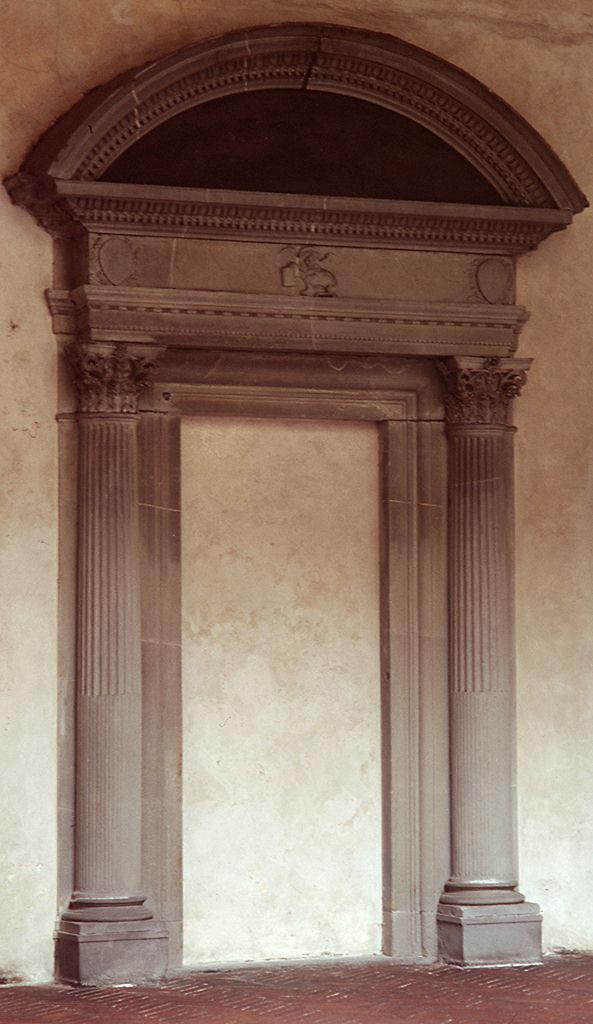 stemma dell'Arte dei Rigattieri, Linaioli e Sarti (portale) di Andrea di Onofrio - ambito fiorentino (primo quarto sec. XV, sec. XVI)