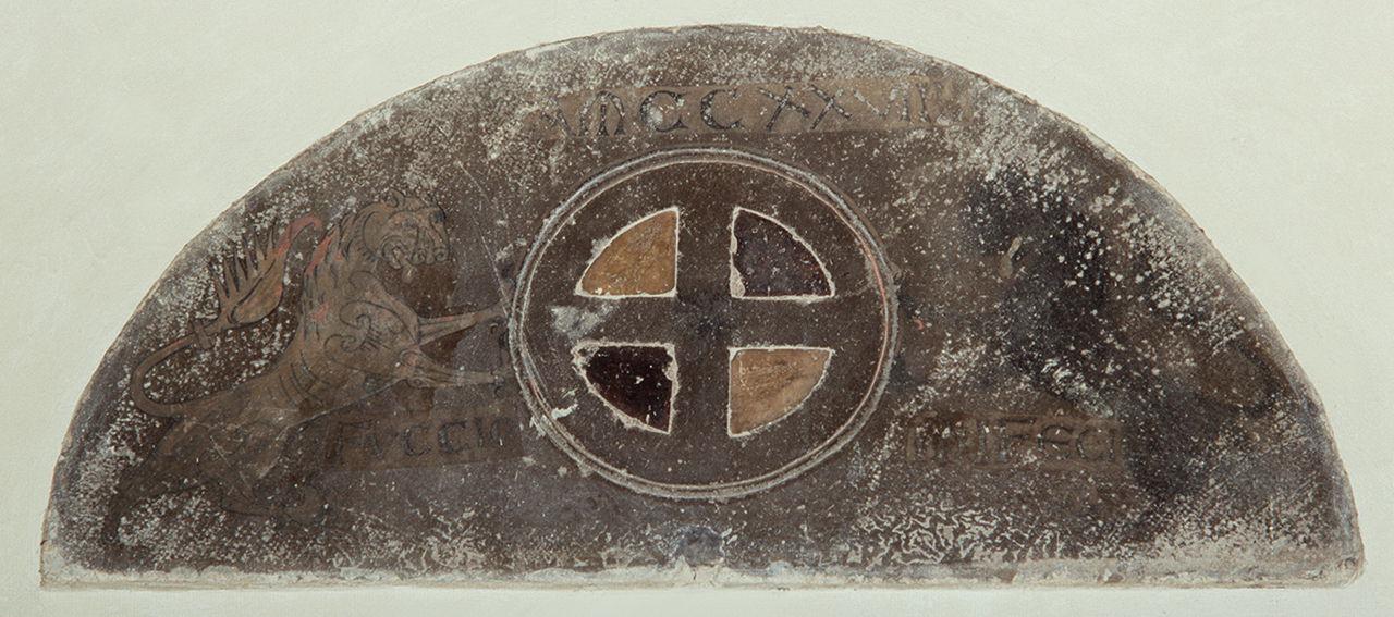 stemma del Popolo di Firenze sorretto da due leoni (lunetta) di Fuccio (sec. XIII)