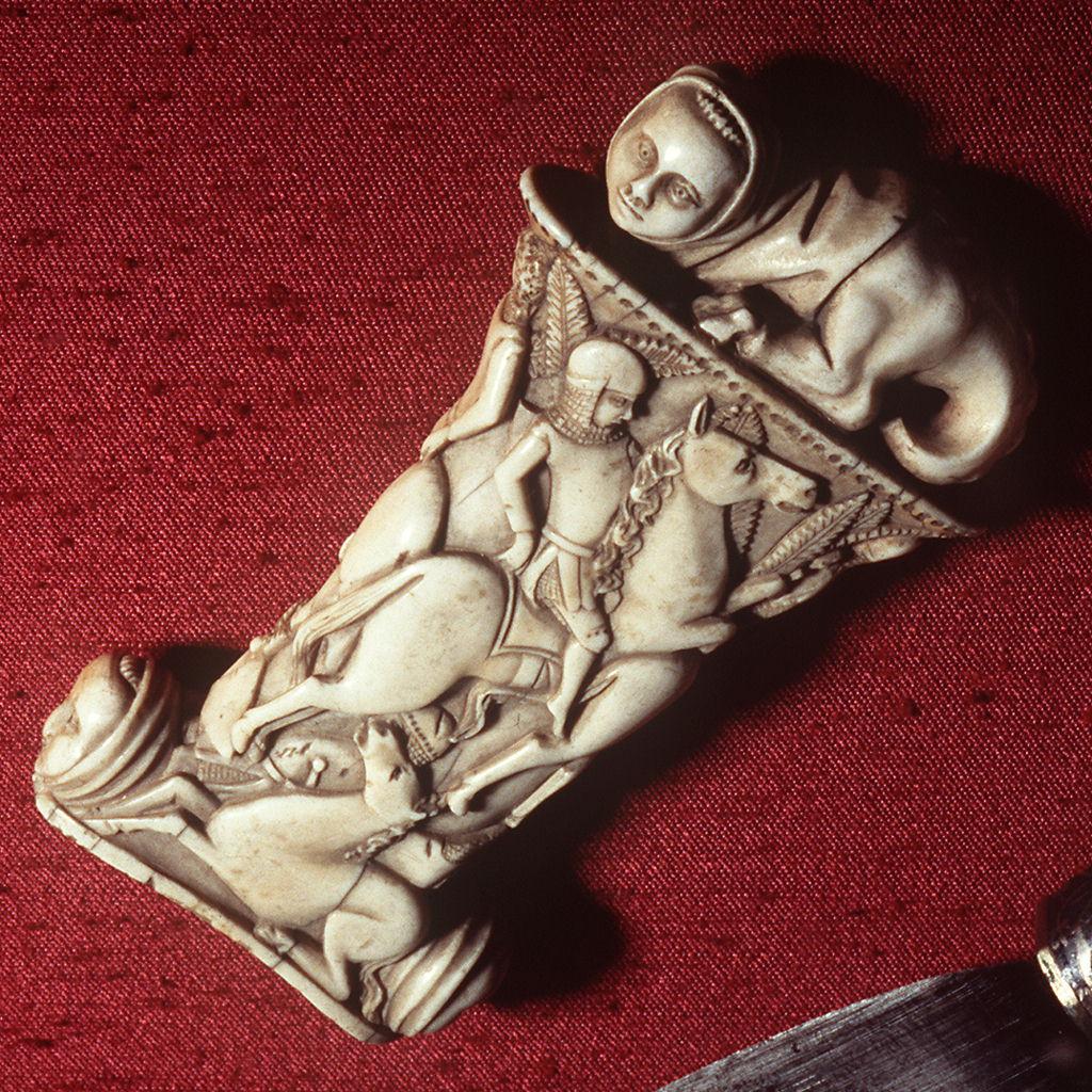 cavaliere e animale fantastico (impugnatura di coltello) - manifattura francese (?) (prima metà sec. XIV)