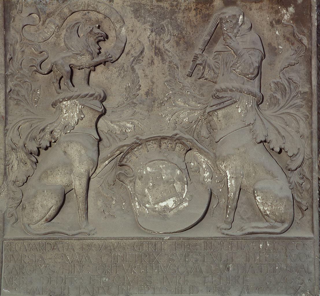 stemma del podestà Carlo Riguardati di Norcia (rilievo) di Rossellino Bernardo (maniera) (sec. XV)