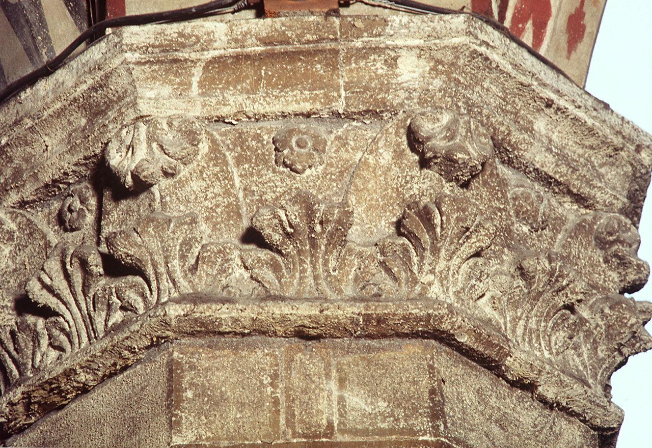 capitello di pilastro, serie di Tone di Giovanni (sec. XIV)