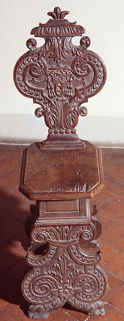 stemma gentilizio e motivi decorativi (sgabello, serie) - bottega toscana (prima metà sec. XVI)