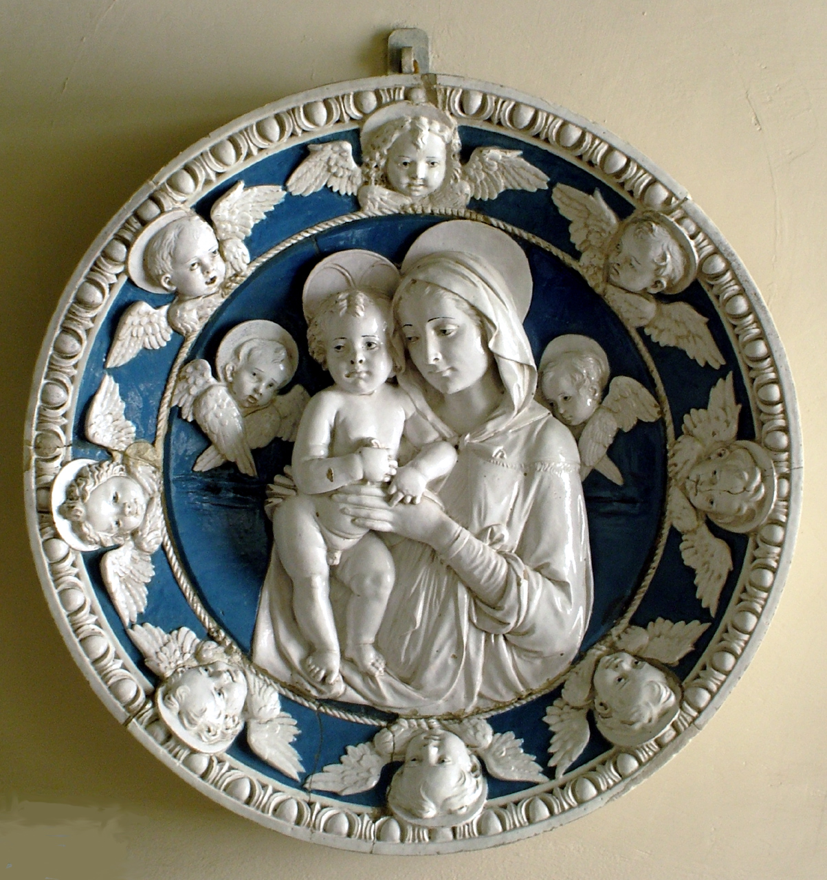 Madonna con Bambino (rilievo) di Della Robbia Andrea (bottega) (sec. XV)