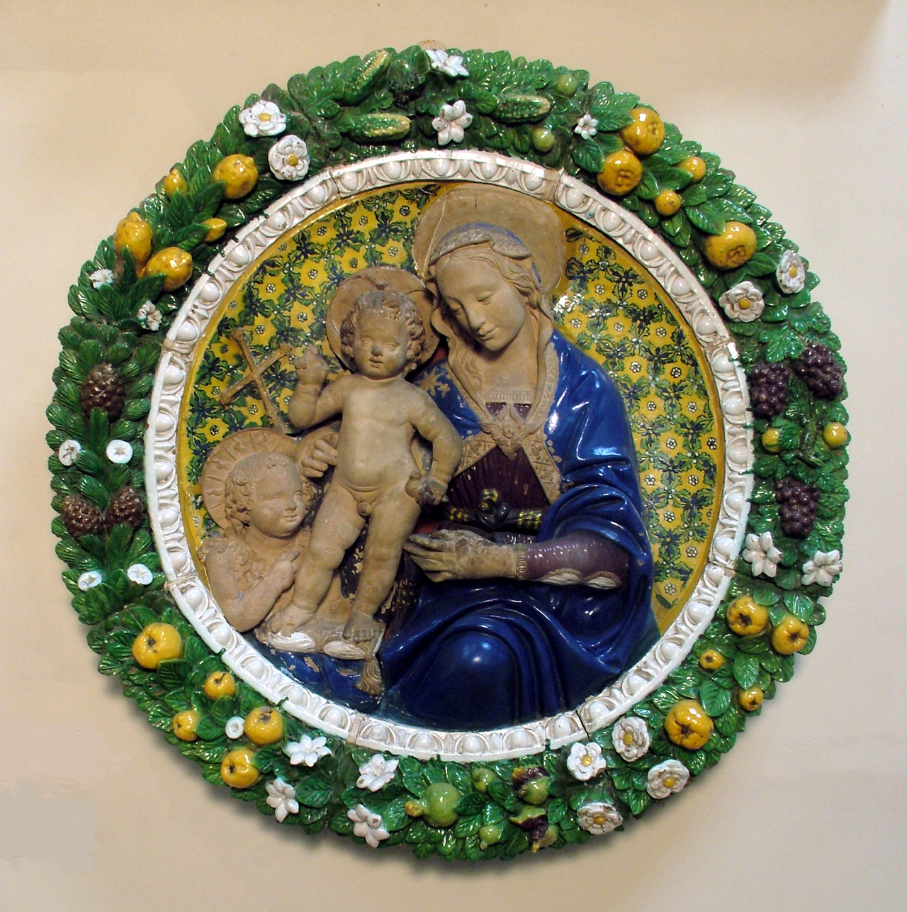 Madonna con Bambino e San Giovannino (rilievo) di Della Robbia Giovanni (bottega) (sec. XVI)