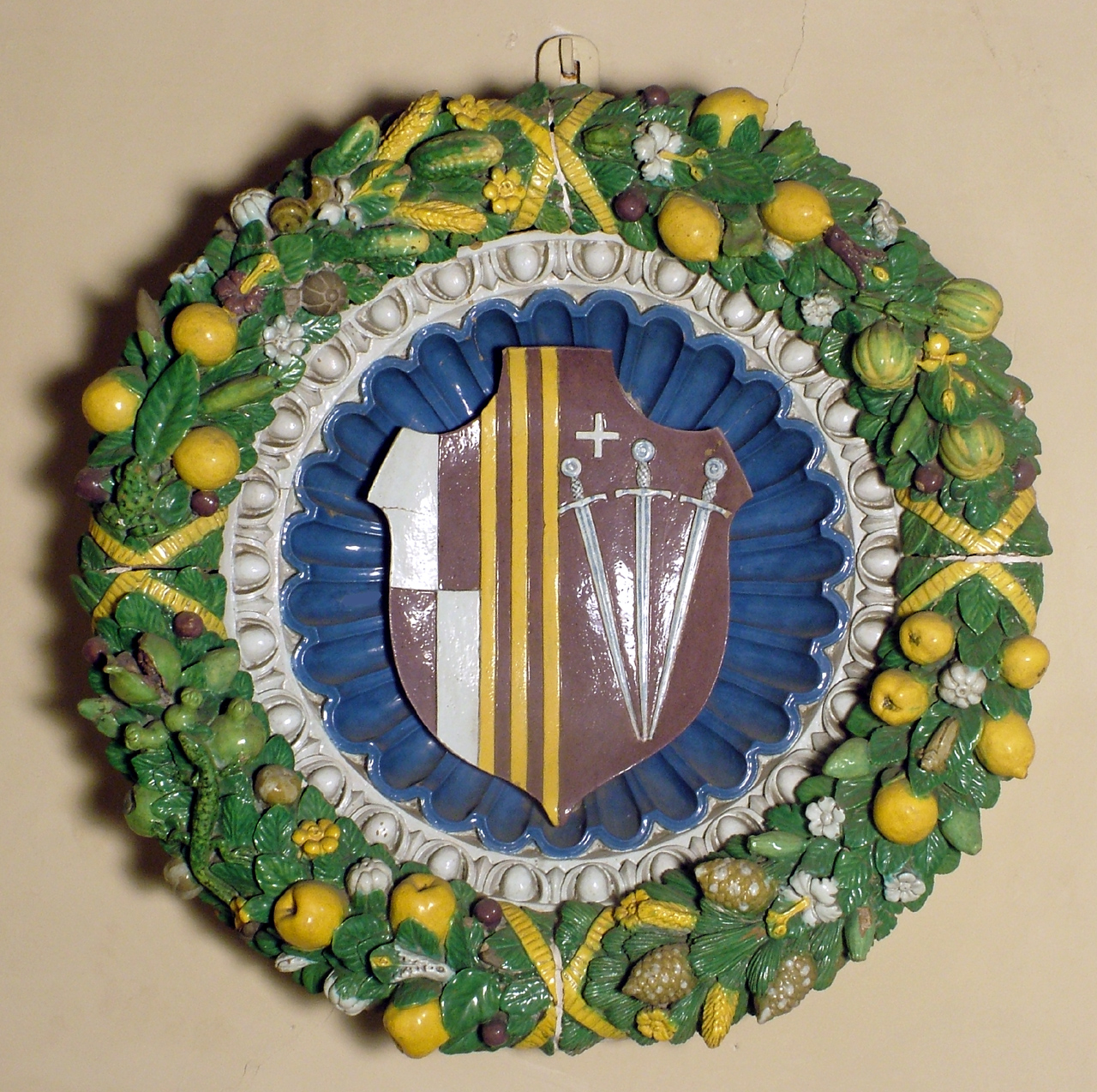 stemmi gentilizi delle famiglie Gaetani e Minerbetti (rilievo) di Della Robbia Giovanni (sec. XVI)