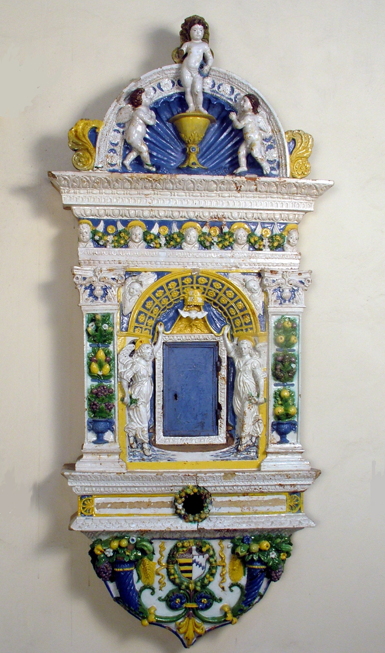 Gesù Bambino nel calice, angeli, stemmi gentilizi delle famiglie Magalotti e Rinuccini (tabernacolo murale) di Della Robbia Giovanni (bottega) (sec. XVI)