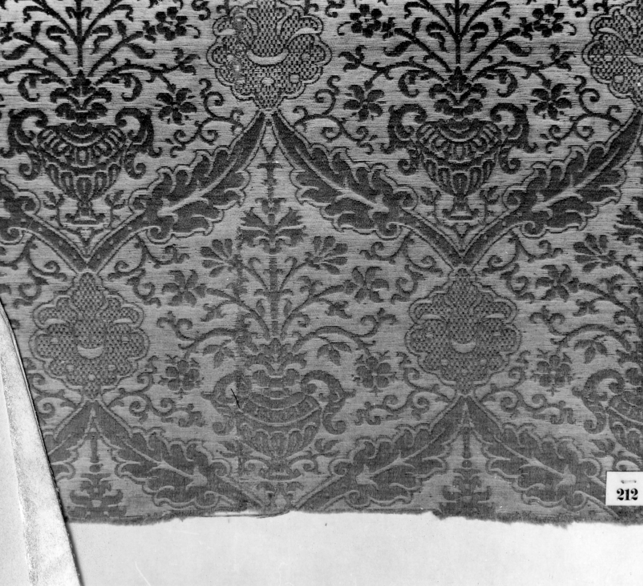 tessuto, frammento - manifattura italiana (metà sec. XVI)