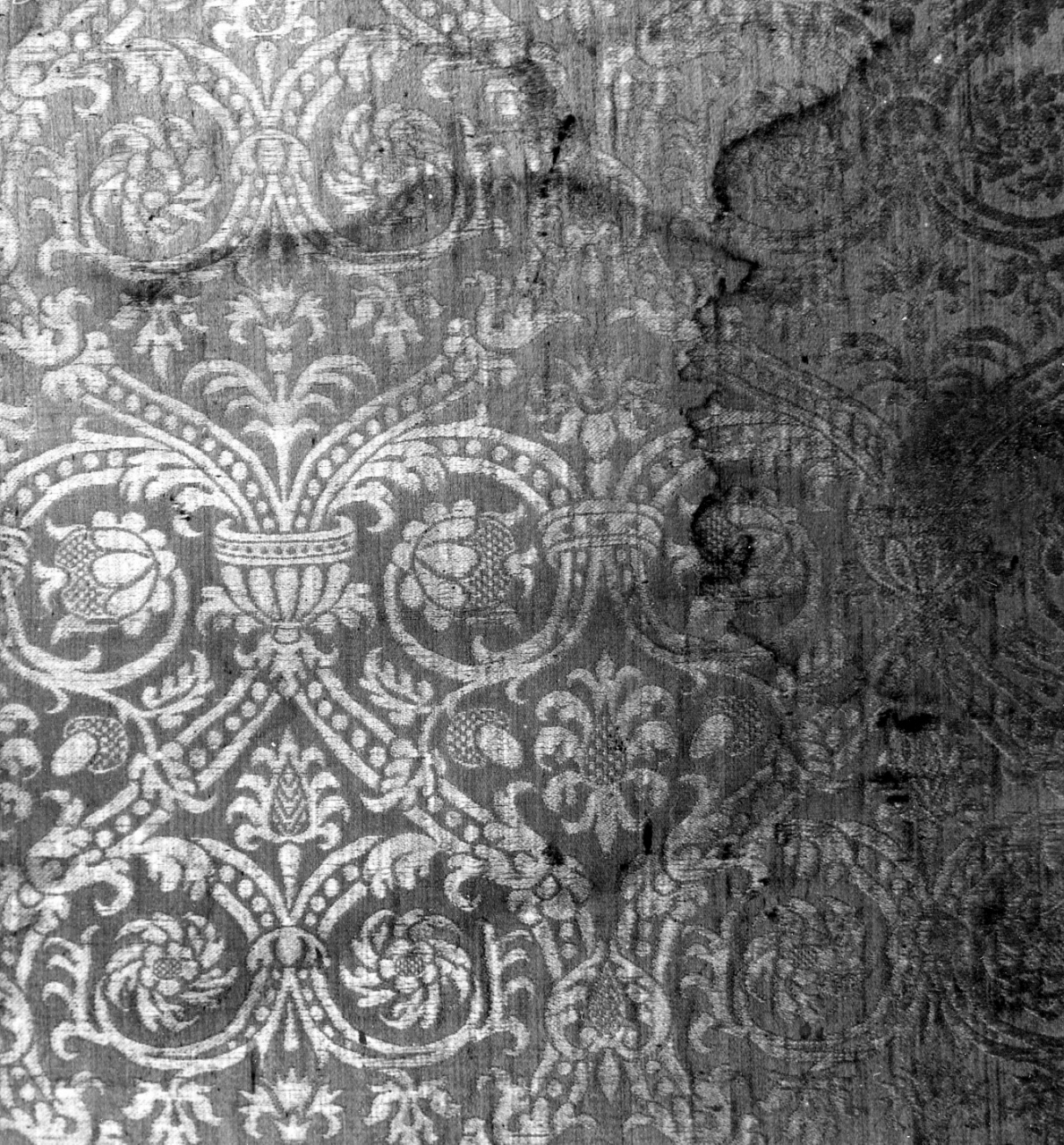 tessuto, frammento - manifattura italiana (prima metà sec. XVII)