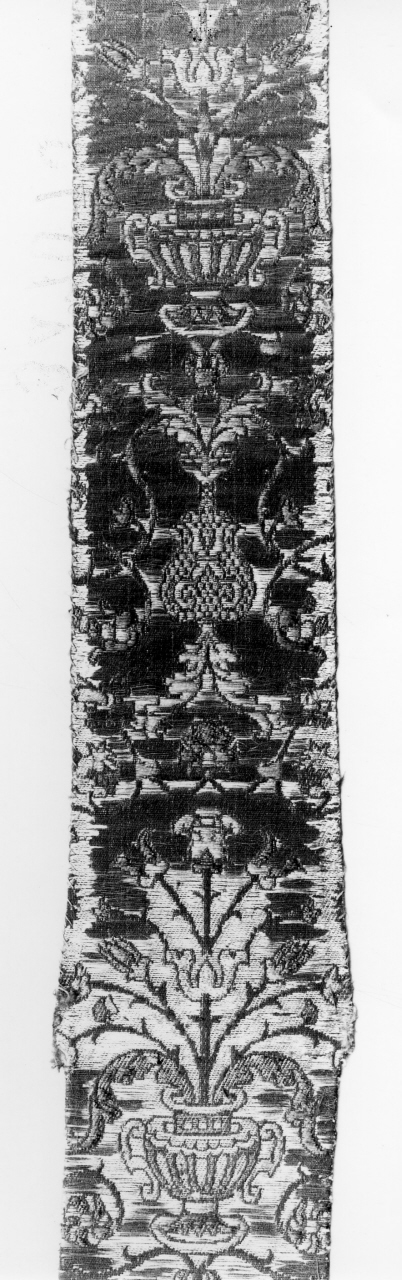 tessuto, frammento - manifattura italiana (terzo quarto sec. XVI)