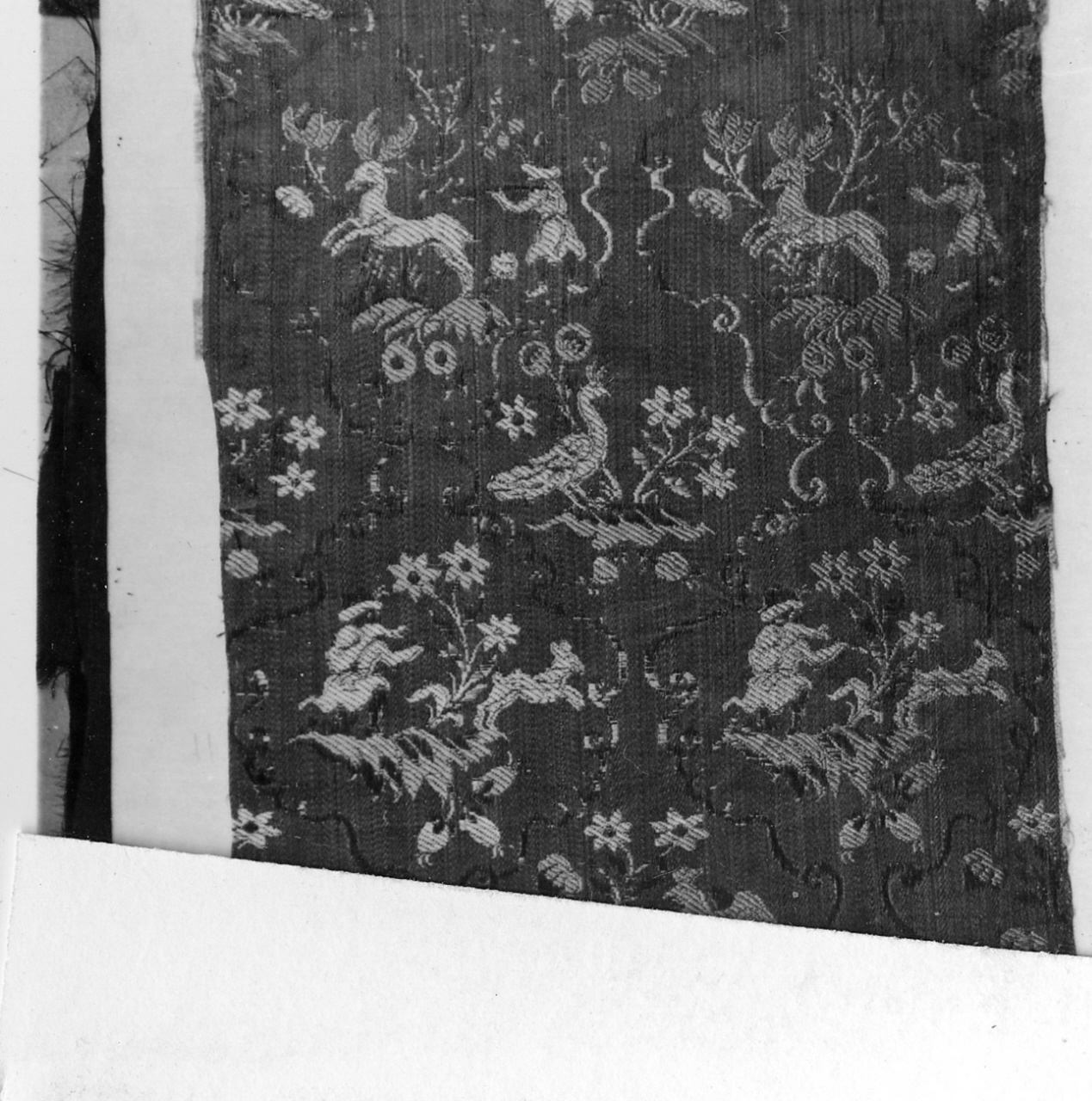 tessuto, frammento - manifattura italiana (primo quarto sec. XVII)