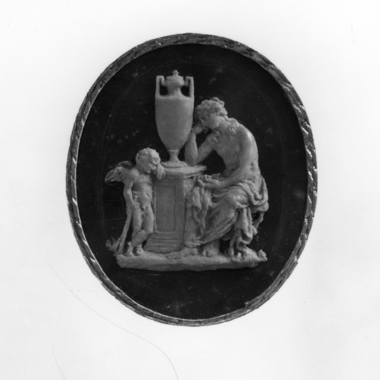 figura femminile seduta (rilievo) di Santarelli Giovanni Antonio (primo quarto sec. XIX)