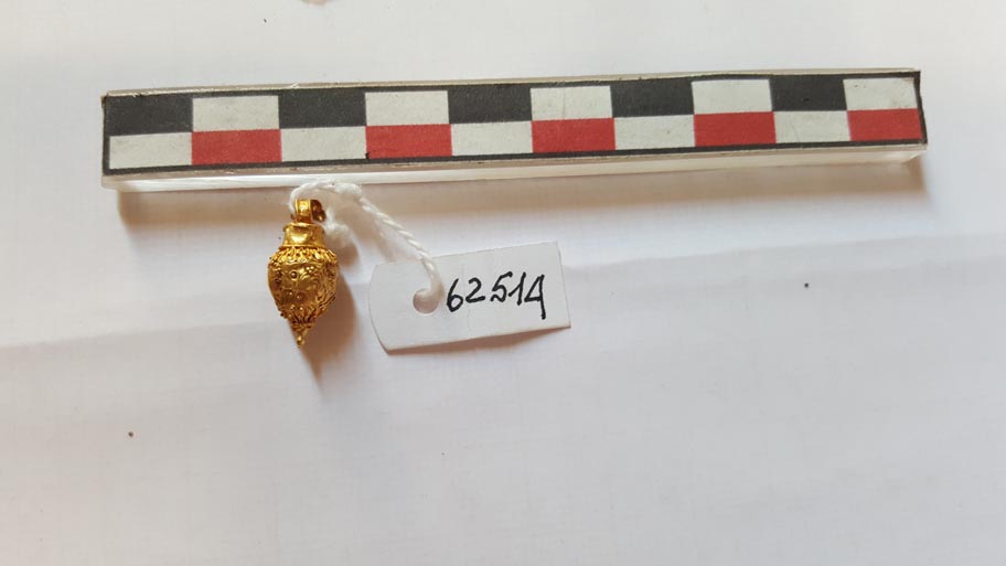 pendente/ a forma di ghianda (fine IV a.C)