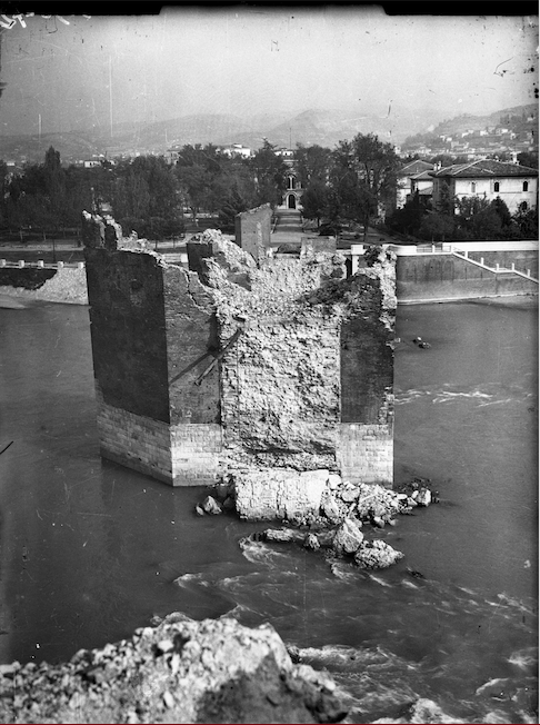 rovine - ponti - guerra mondiale 1939-1945 - ponte di Castelvecchio <Verona> (negativo) di Soprintendenza ai monumenti prov. VR MN CR (attribuito) (metà XX)
