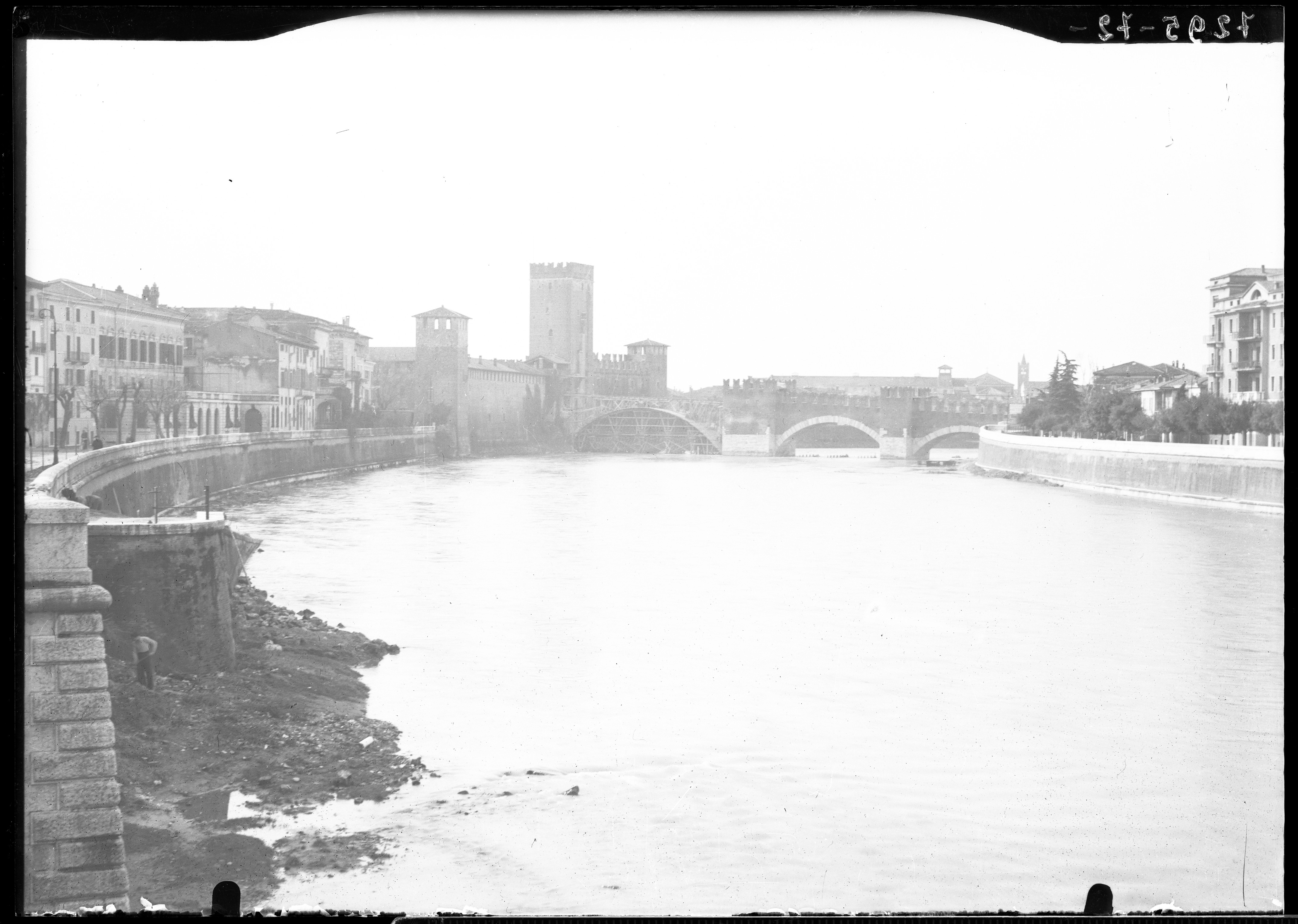 ponti - ponte di Castelvecchio <Verona> (negativo) di Soprintendenza ai monumenti prov. VR MN CR (attribuito) (metà XX)