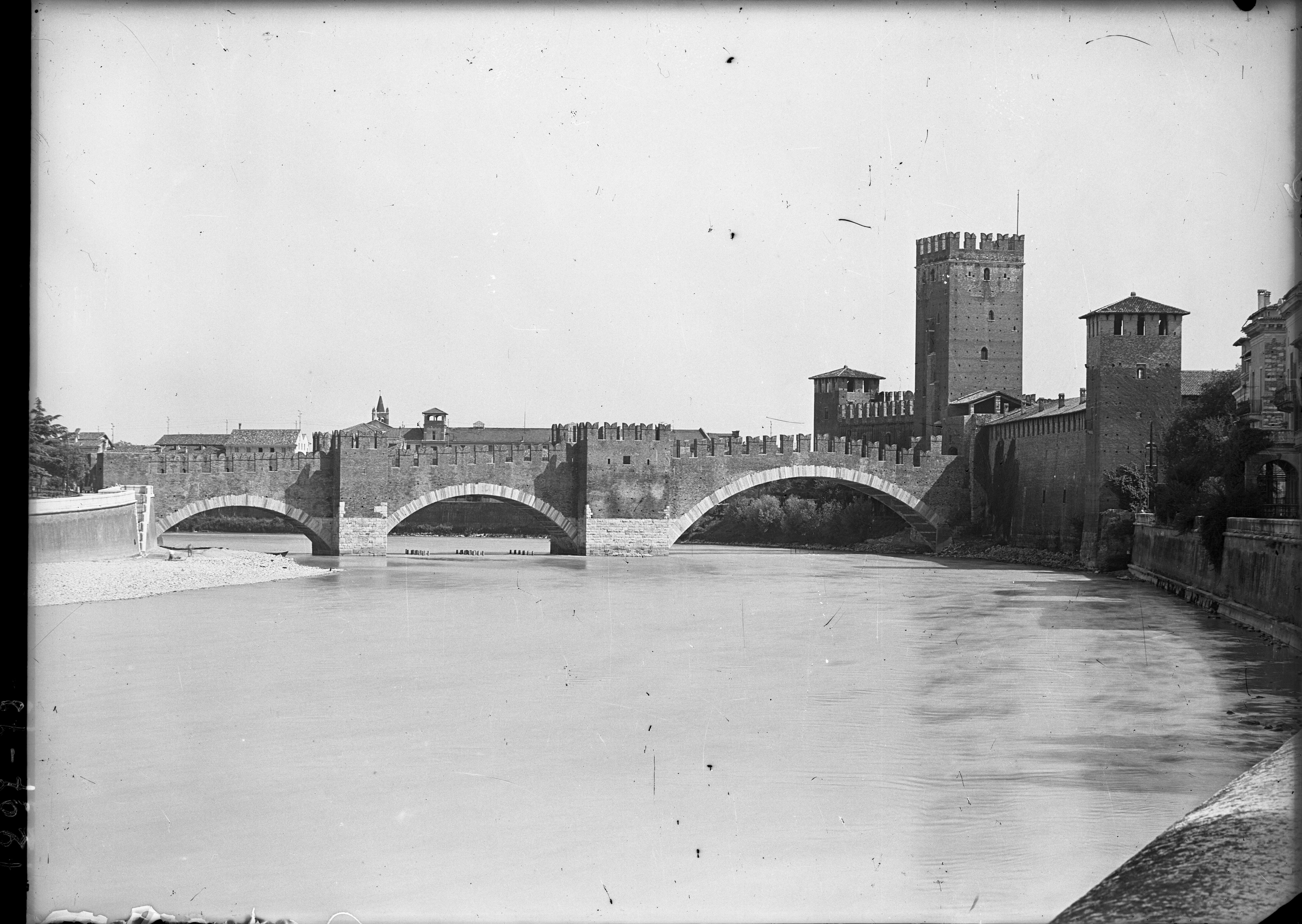 Ponti - Castelvecchio <Verona> (negativo) di SOPRINTENDENZA AI MONUMENTI PROV. VR MN CR (attribuito) (metà XX)