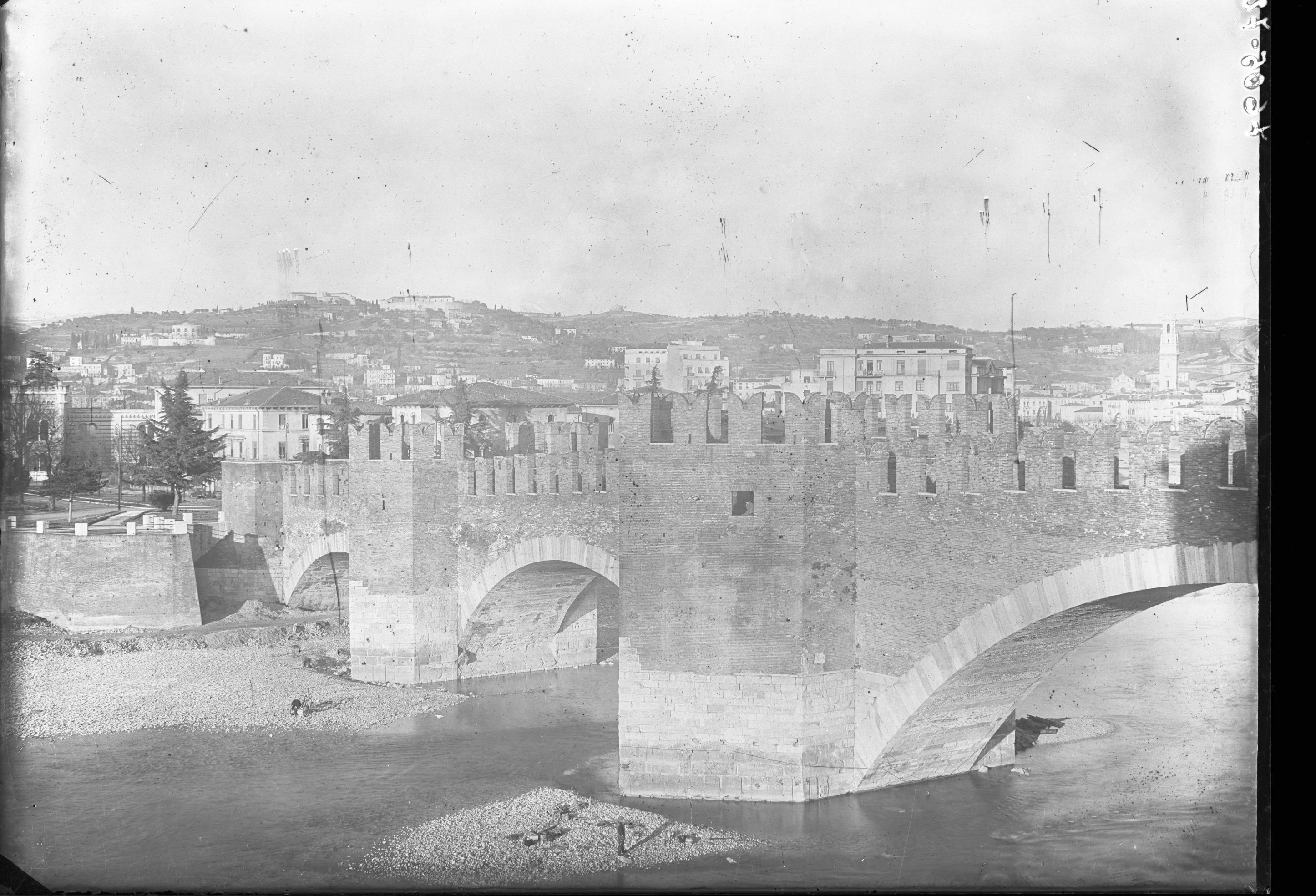 ponti - ponte di Castelvecchio <Verona> (negativo) di Soprintendenza ai monumenti prov. VR MN CR (attribuito) (metà XX)