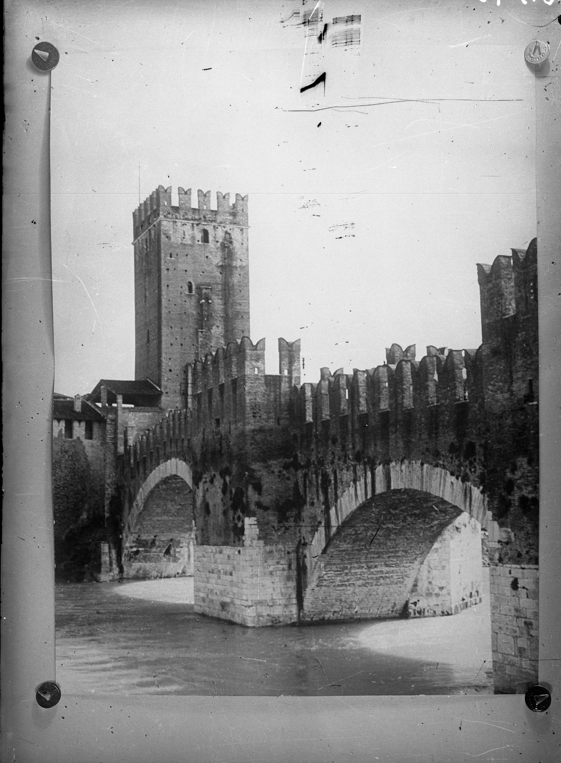 Ponti - Castelvecchio <Verona> (negativo) di SOPRINTENDENZA AI MONUMENTI PROV. VR MN CR (attribuito) (metà XX)
