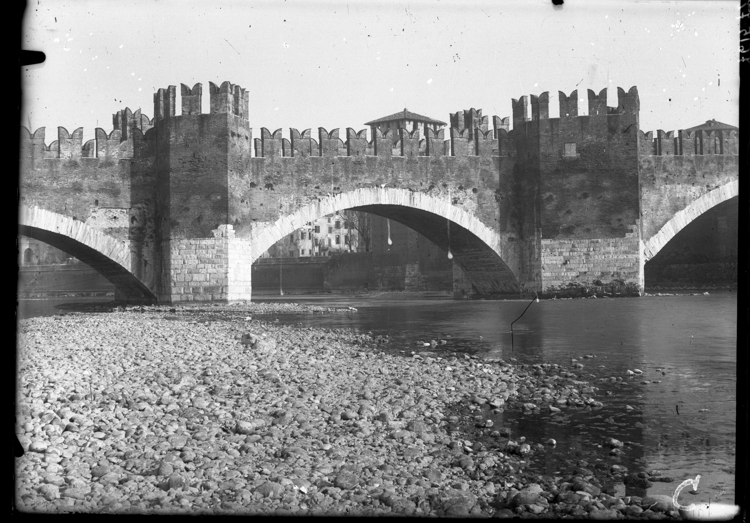 Ponti - Castelvecchio <Verona> (negativo) di SOPRINTENDENZA AI MONUMENTI PROV. VR MN CR (attribuito) (metà XX)
