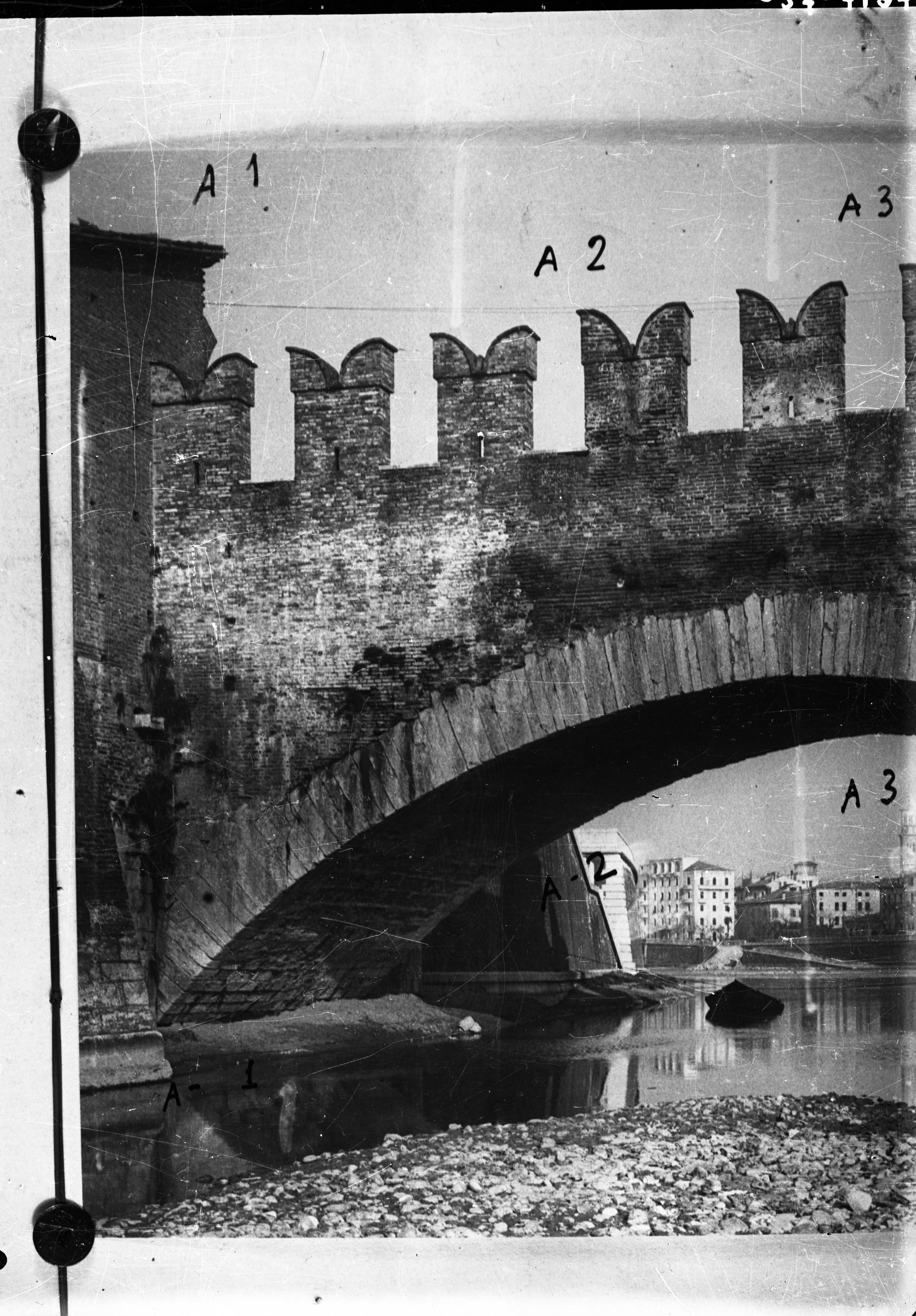 Ponti - Castelvecchio <Verona> (negativo) di SOPRINTENDENZA AI MONUMENTI PROV. VR MN CR (attribuito) (metà XX)