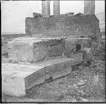 Danni di guerra - II Guerra Mondiale - Ponti - Ponte Pietra < Verona > (negativo, elemento-parte componente, elemento / sinistra) di SOPRINTENDENZA AI MONUMENTI PROV. VR MN CR (attribuito) (metà XX)