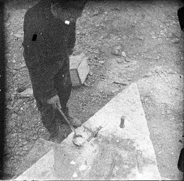 Danni di guerra - II Guerra Mondiale - Ponti - Ponte Pietra < Verona > (negativo, elemento-parte componente, elemento / destra) di SOPRINTENDENZA AI MONUMENTI PROV. VR MN CR (attribuito) (metà XX)