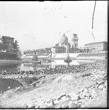 Danni di guerra - II Guerra Mondiale - Ponti - Ponte Pietra < Verona > (negativo, elemento-parte componente, elemento / sinistra) di SOPRINTENDENZA AI MONUMENTI PROV. VR MN CR (attribuito) (metà XX)