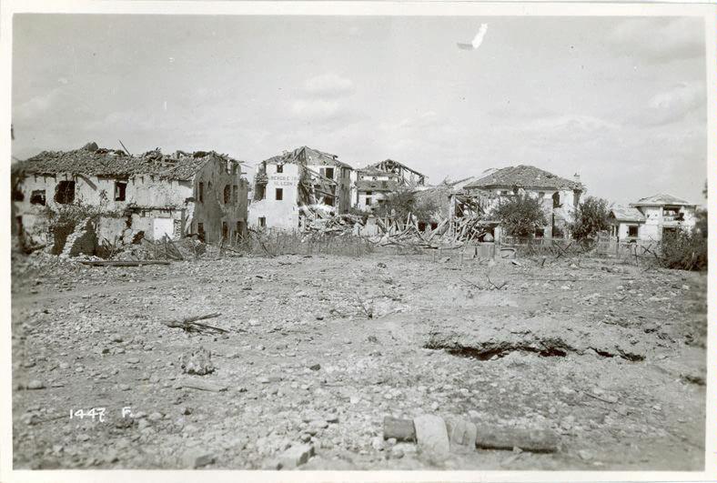 Veneto - Nervesa - rovine - macerie - edifici - reticolati - crateri - buche - 1918 (positivo) di Marzocchi, Luigi (primo quarto XX)