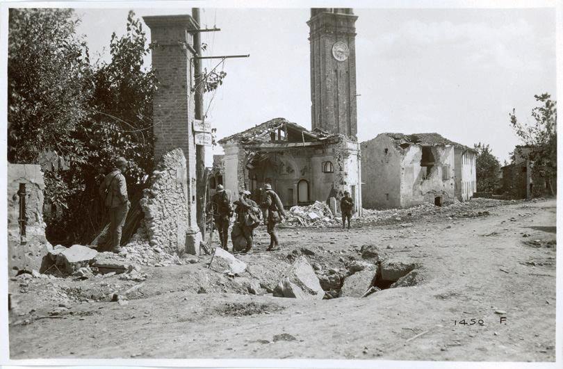 Veneto - Nervesa - Sovilla - rovine - macerie - chiese - campanili - crateri - buche - 1918 (positivo) di Marzocchi, Luigi (primo quarto XX)